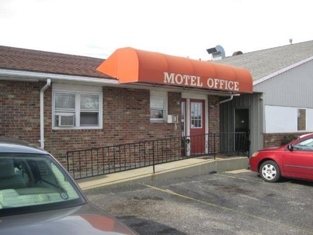 Red Carpet Inn Terre Haute Exterior photo